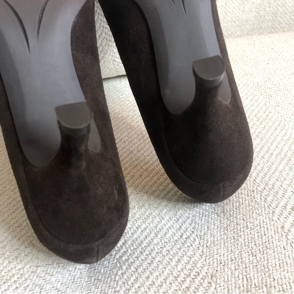 Naturalizer brown suede round toe buckle detail 3